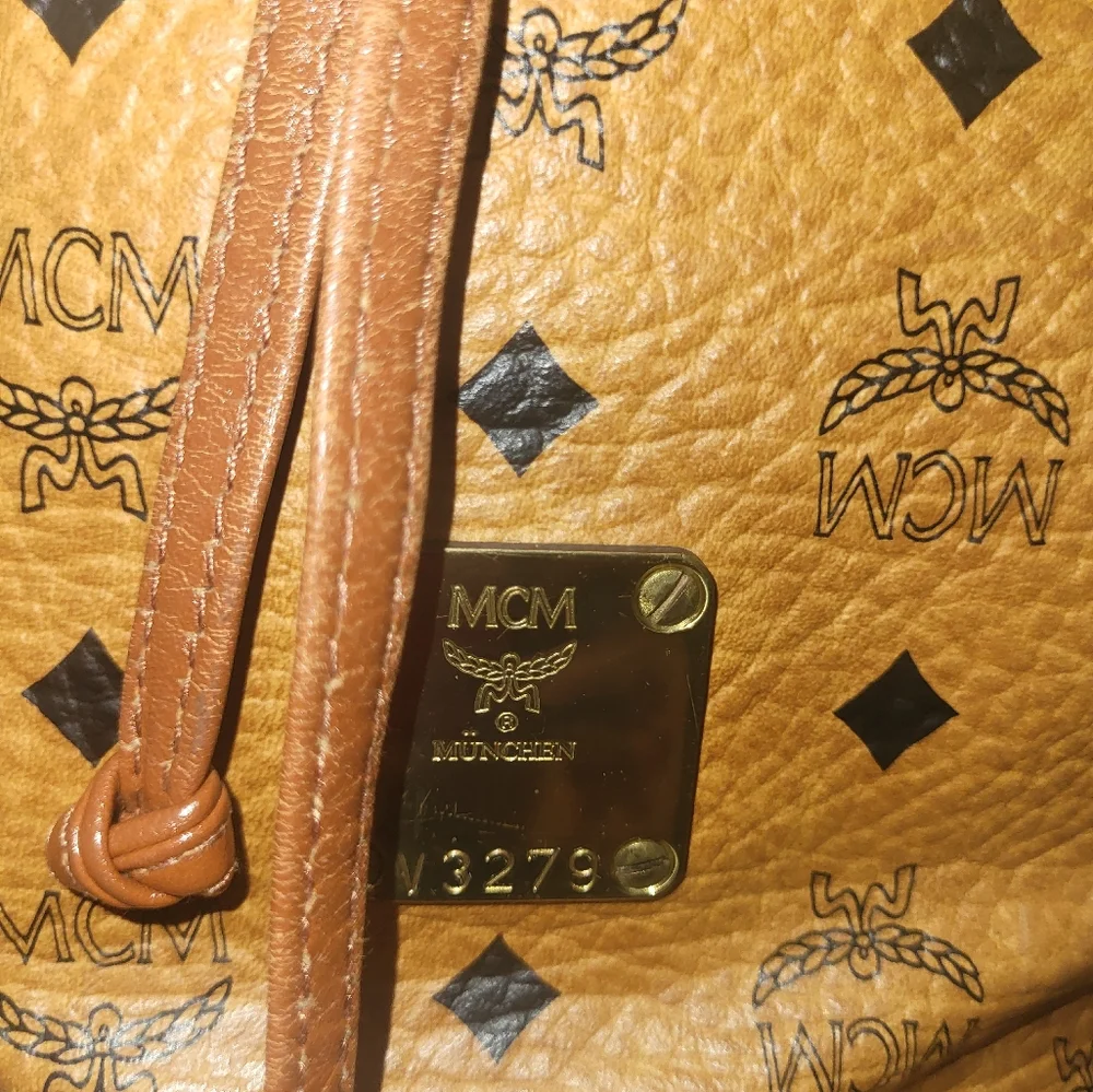 MCM Made in Germany Bucket Bag - Picture 3 of 10